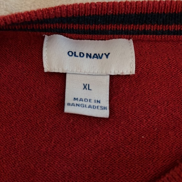 Men's lightweight XL v neck old navy sweater. - Picture 2 of 2
